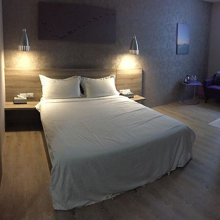 Cozy Cozy Hostel Тайнань Екстер'єр фото