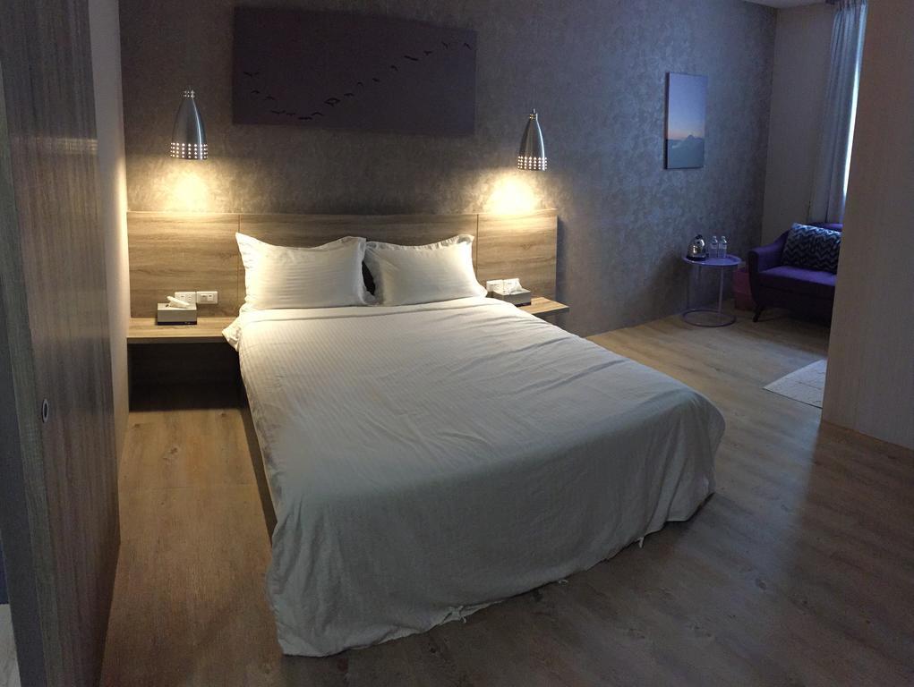 Cozy Cozy Hostel Тайнань Екстер'єр фото
