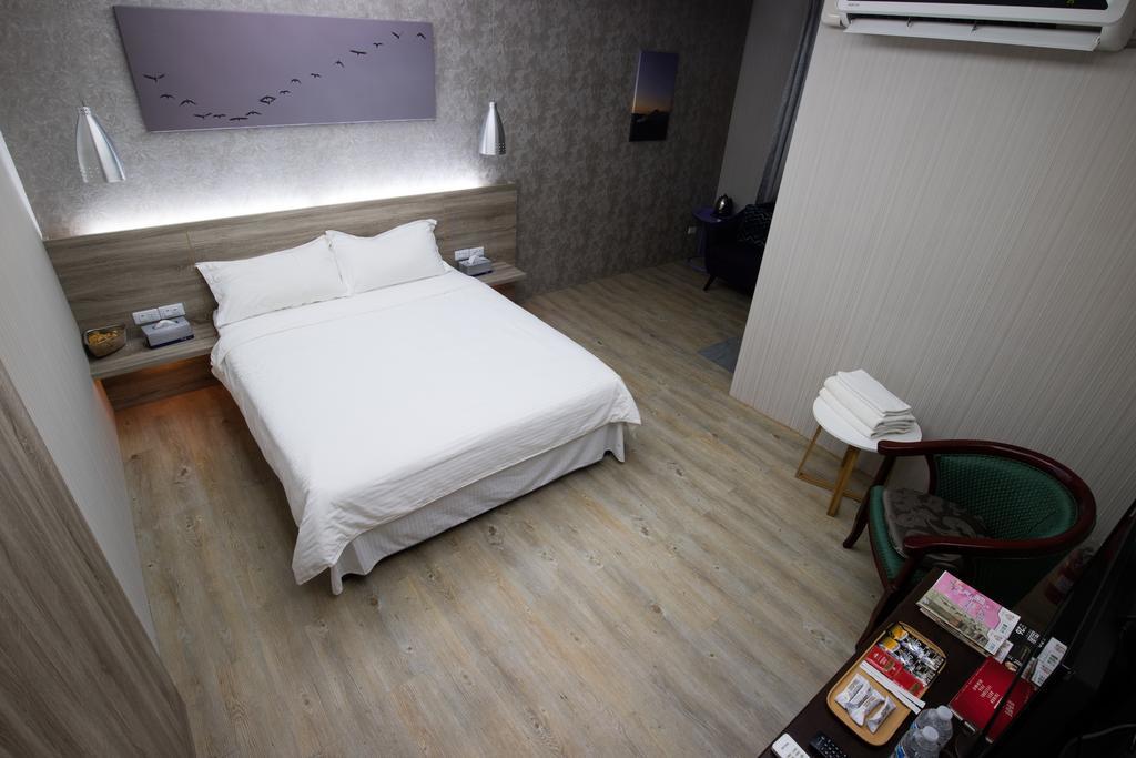 Cozy Cozy Hostel Тайнань Екстер'єр фото