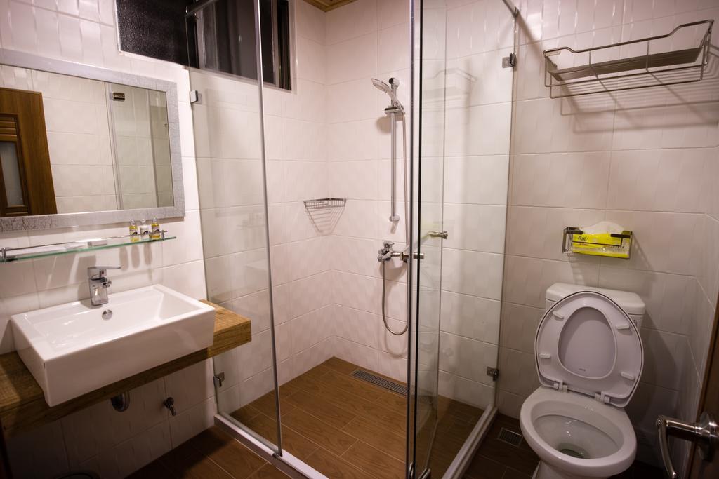 Cozy Cozy Hostel Тайнань Екстер'єр фото
